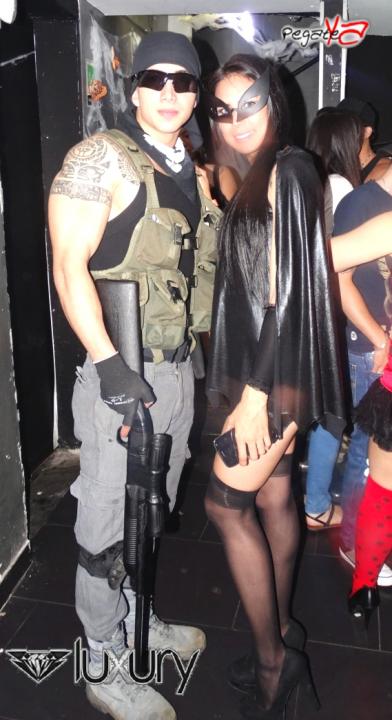 Foto 14 de Luxury - Halloween 2014 en Discoteca Luxury Medellin, Medellín