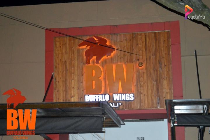 Foto 3 de Bufalo Wings - 3er FDS Junio 2015 en Búfalo Wings - Cali, Cali