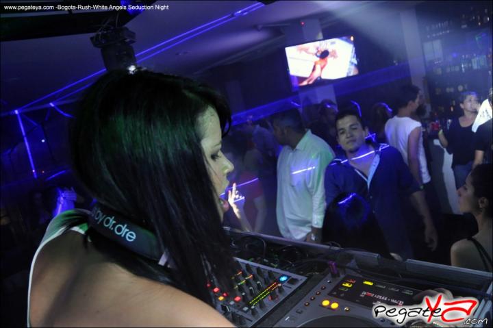 Foto 24 de White Angels Seduction Night en White Angels Seduction Night, Bogotá