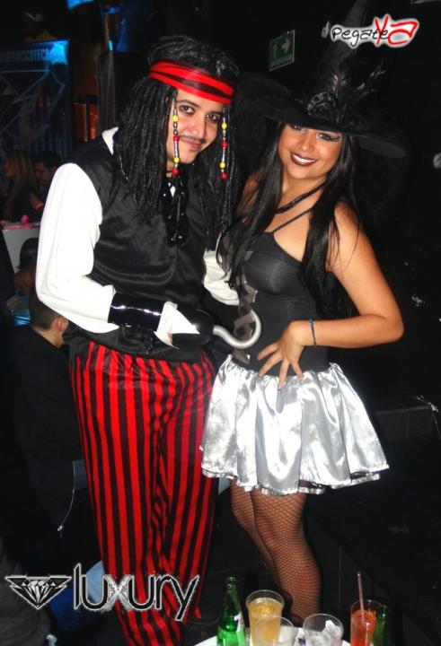 Foto 17 de Luxury - Halloween 2014 en Discoteca Luxury Medellin, Medellín