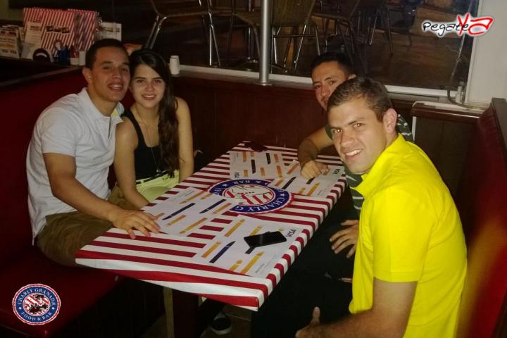 Foto 3 de Charly Food Bar - Oct 4 en Charly Food Bar, Cali