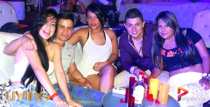 Foto 8 de Living Night Club - marzo 8 Del 2015 en Living Night Club, Cali