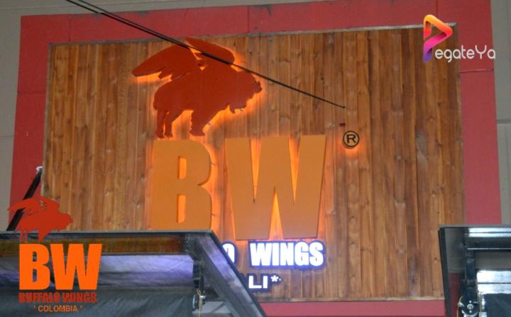 Foto 19 de Bufalo Wings - 1er FDS Junio 2015 en Búfalo Wings - Cali, Cali