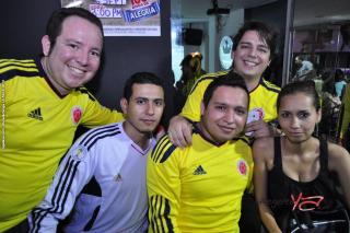 Foto 14 de Partido Colombia vs Ecuador en La Sala Club, Bucaramanga