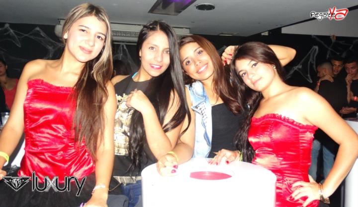 Foto 20 de Luxury - Halloween 2014 en Discoteca Luxury Medellin, Medellín