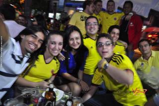 Foto 15 de Partido Colombia vs Ecuador en La Sala Club, Bucaramanga