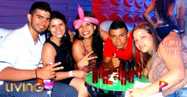 Foto 11 de Living Night Club - marzo 8 Del 2015 en Living Night Club, Cali