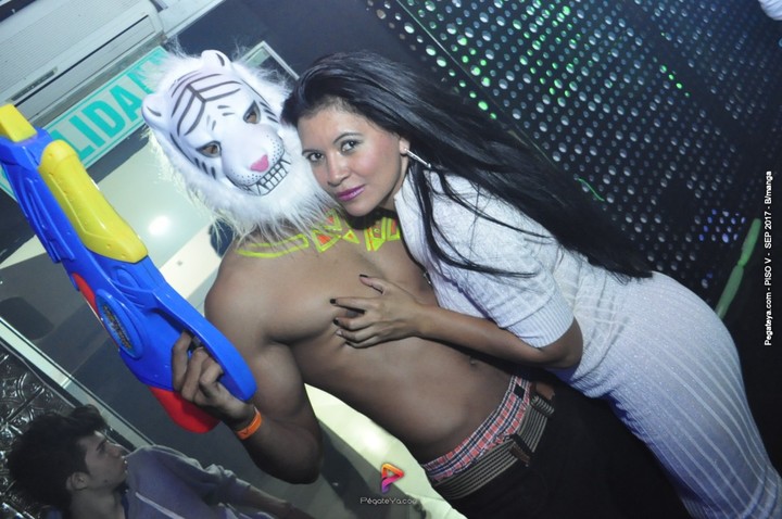 Foto 10 de PISO V - viernes 29 de sep 2017 en Bar Piso V Bucaramanga, Bucaramanga