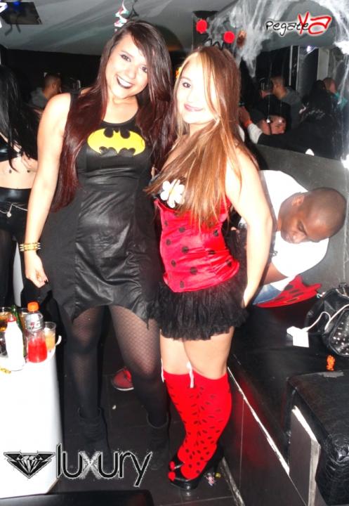 Foto 23 de Luxury - Halloween 2014 en Discoteca Luxury Medellin, Medellín