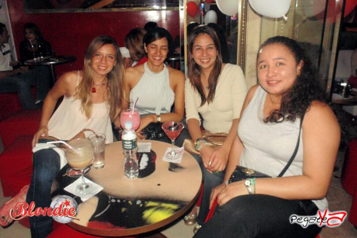 Foto 60 de Blondie - Amor y Amistad en Blondie Bar Cali, Cali