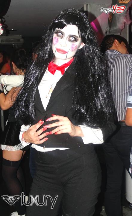 Foto 24 de Luxury - Halloween 2014 en Discoteca Luxury Medellin, Medellín
