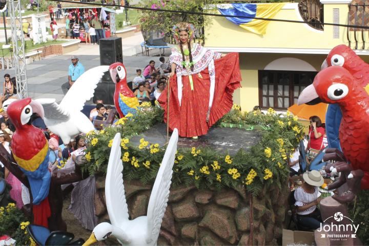 Foto 3 de Desfile de Chitré en Johnny Castillo