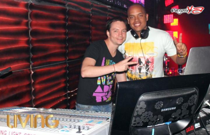 Foto 15 de Living Night Club - Oct 4 en Living Night Club, Cali