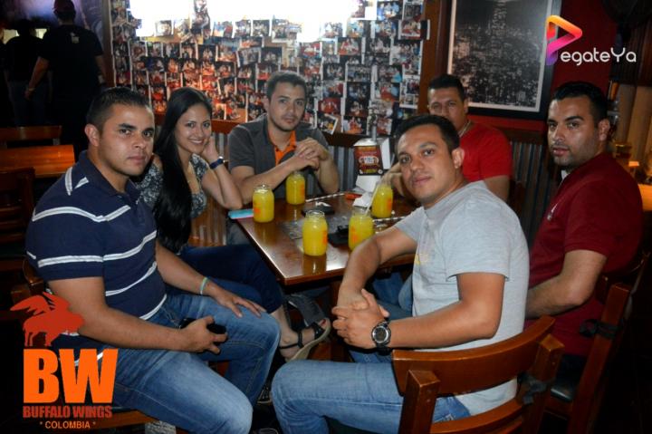 Foto 3 de Bufalo Wings - 5to FDS Mayo 2015 en Búfalo Wings - Cali, Cali