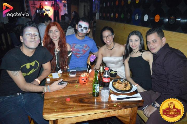 Foto 37 de Mi Dios Se Lo Pague - Hallowen 2016 en Fonda Mi Dios Se Lo Pague, Cali