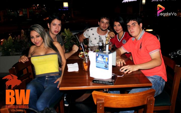 Foto 2 de Bufalo Wings - 4to FDS Junio 2015 en Búfalo Wings - Cali, Cali