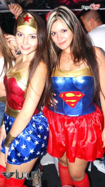Foto 30 de Luxury - Halloween 2014 en Discoteca Luxury Medellin, Medellín