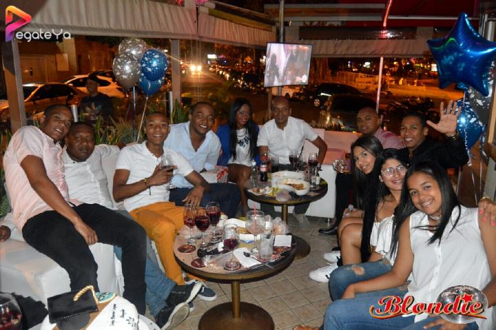 Foto 28 de Blondie - 4to Fds Febrero 2017 en Blondie Bar Cali, Cali