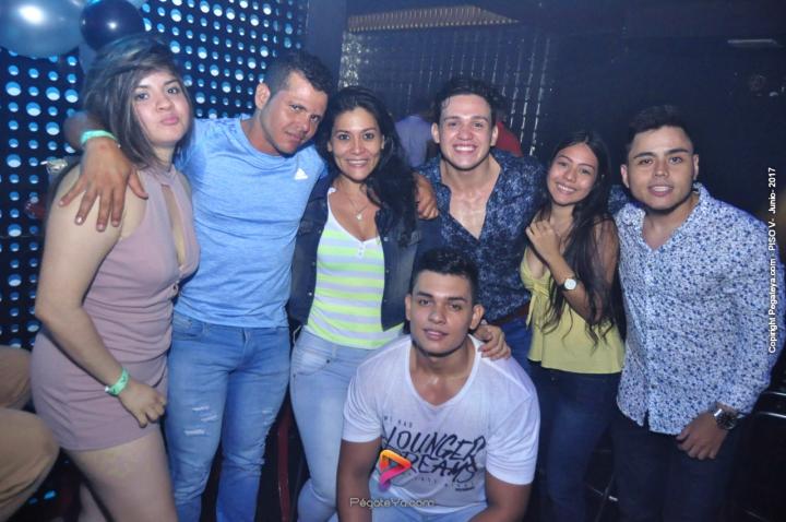 Foto 11 de PISO V - Sábado 3 de Mayo de 2017 en Bar Piso V Bucaramanga, Bucaramanga