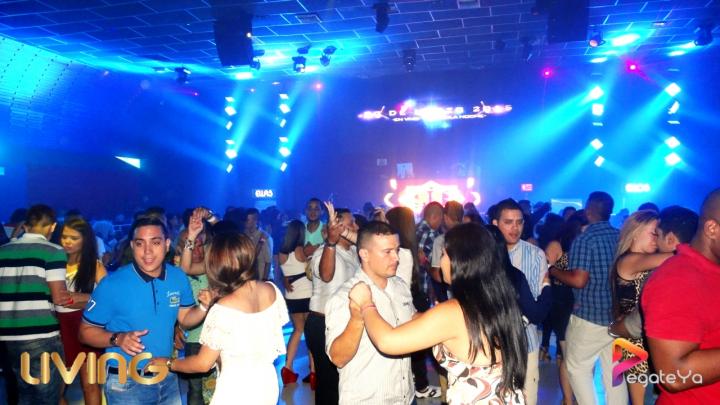 Foto 19 de Living Night Club - marzo 8 Del 2015 en Living Night Club, Cali