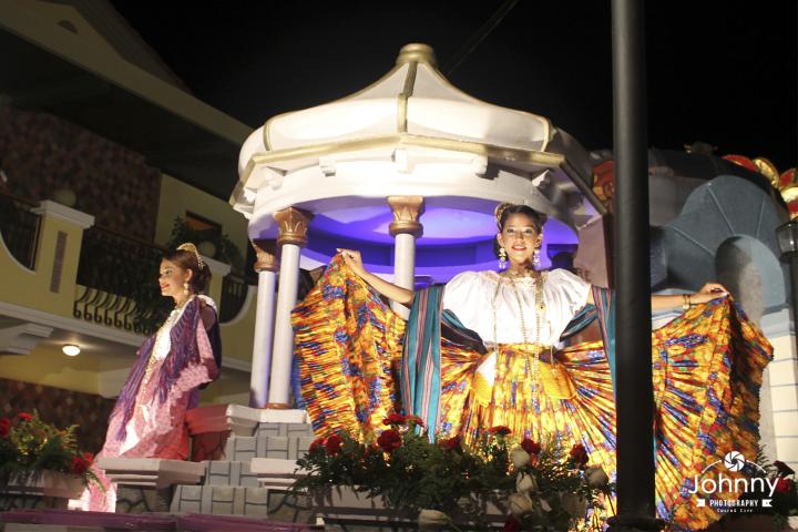 Foto 10 de Desfile de Chitré en Johnny Castillo