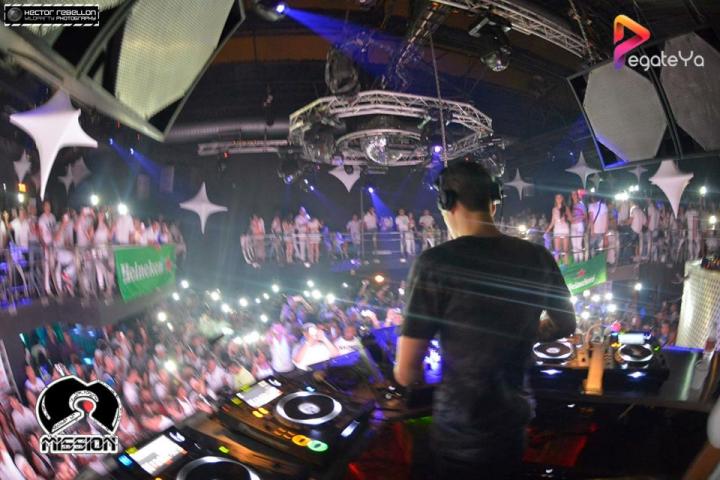 Foto 23 de 5ta Edicion Fiesta Blanca - Mission Club en Pegateya Cali, Cali