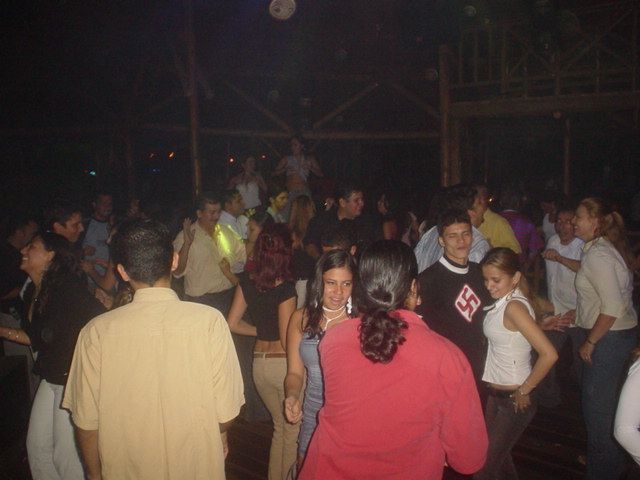 Foto 117 de Afrika · 20 de julio de 2004 en Discoteca Afrika, Bucaramanga