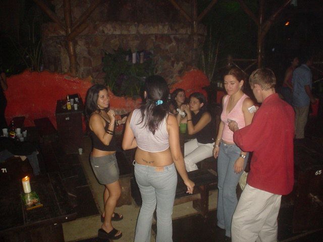 Foto 191 de Afrika · 20 de julio de 2004 en Discoteca Afrika, Bucaramanga