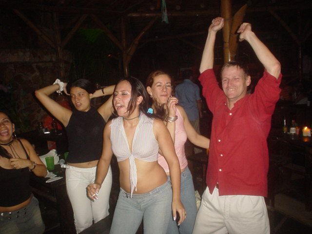Foto 192 de Afrika · 20 de julio de 2004 en Discoteca Afrika, Bucaramanga