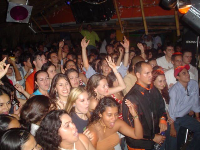Foto 182 de Candelaria Discoteca · 20 de julio de 2004 en Candelaria Discoteca, Bucaramanga