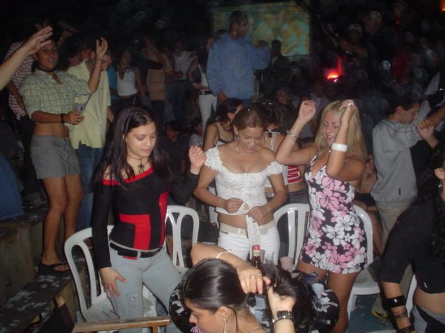 Foto 190 de Candelaria Discoteca · 20 de julio de 2004 en Candelaria Discoteca, Bucaramanga
