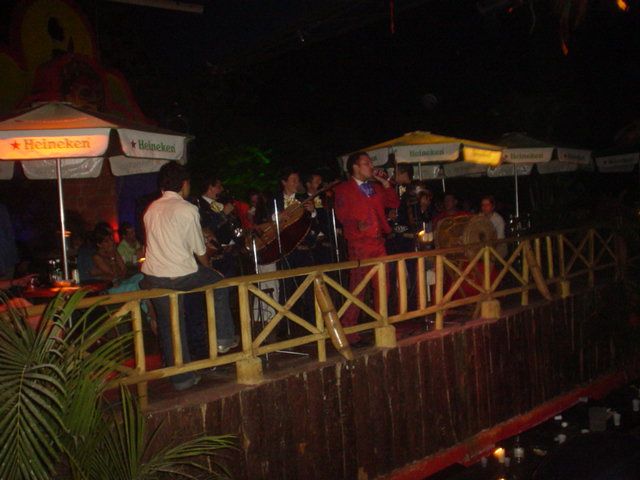 Foto 3 de Discoteca Afrika · - año 2004 · 20 de julio de 2004 en Discoteca Afrika, Bucaramanga