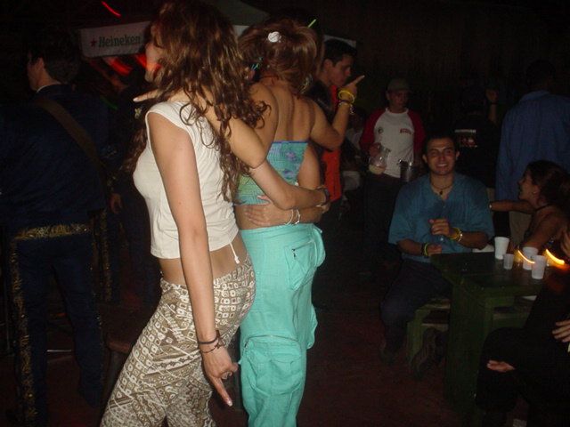 Foto 20 de Discoteca Afrika · - año 2004 · 20 de julio de 2004 en Discoteca Afrika, Bucaramanga