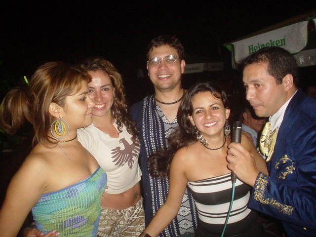 Foto 22 de Discoteca Afrika · - año 2004 · 20 de julio de 2004 en Discoteca Afrika, Bucaramanga