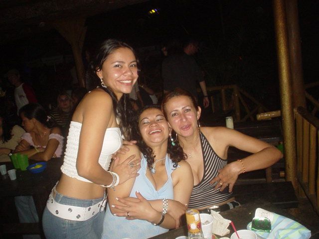 Foto 30 de Discoteca Afrika · - año 2004 · 20 de julio de 2004 en Discoteca Afrika, Bucaramanga