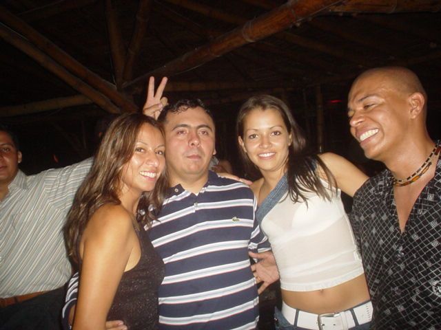 Foto 34 de Discoteca Afrika · - año 2004 · 20 de julio de 2004 en Discoteca Afrika, Bucaramanga