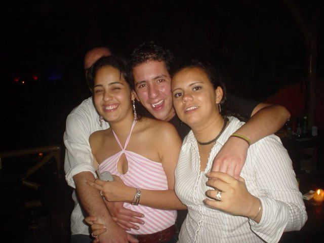 Foto 45 de Discoteca Afrika · - año 2004 · 20 de julio de 2004 en Discoteca Afrika, Bucaramanga