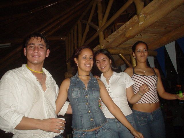 Foto 50 de Discoteca Afrika · - año 2004 · 20 de julio de 2004 en Discoteca Afrika, Bucaramanga