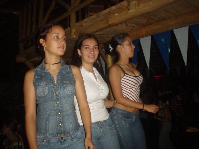 Foto 51 de Discoteca Afrika · - año 2004 · 20 de julio de 2004 en Discoteca Afrika, Bucaramanga