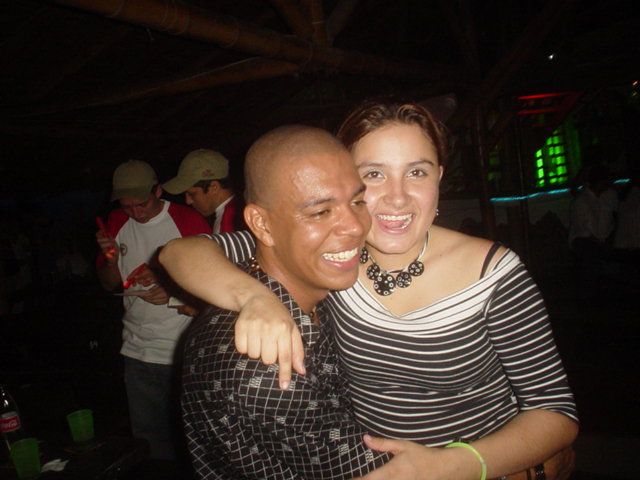Foto 56 de Discoteca Afrika · - año 2004 · 20 de julio de 2004 en Discoteca Afrika, Bucaramanga