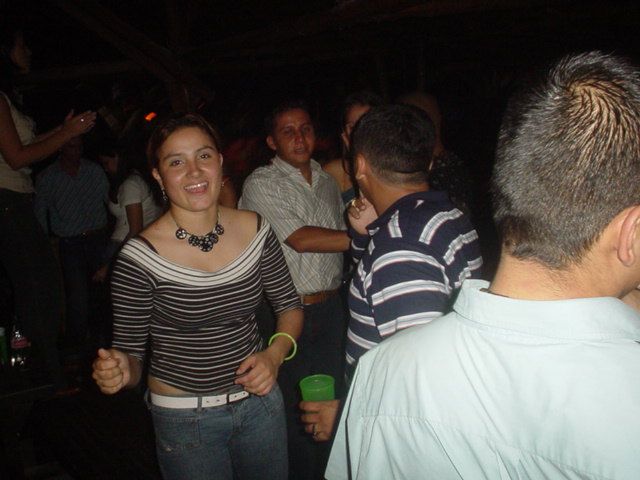 Foto 57 de Discoteca Afrika · - año 2004 · 20 de julio de 2004 en Discoteca Afrika, Bucaramanga
