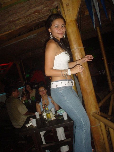 Foto 59 de Discoteca Afrika · - año 2004 · 20 de julio de 2004 en Discoteca Afrika, Bucaramanga