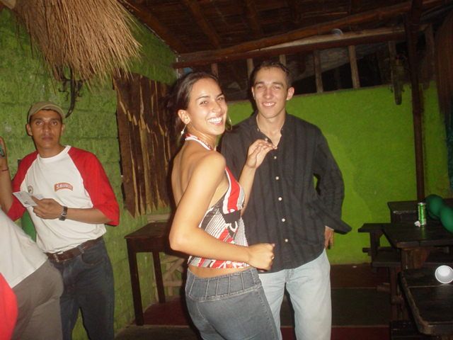 Foto 69 de Discoteca Afrika · - año 2004 · 20 de julio de 2004 en Discoteca Afrika, Bucaramanga