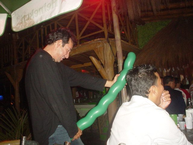 Foto 77 de Discoteca Afrika · - año 2004 · 20 de julio de 2004 en Discoteca Afrika, Bucaramanga