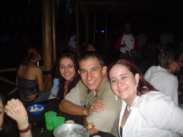 Foto 119 de Discoteca Afrika · - año 2004 · 20 de julio de 2004 en Discoteca Afrika, Bucaramanga