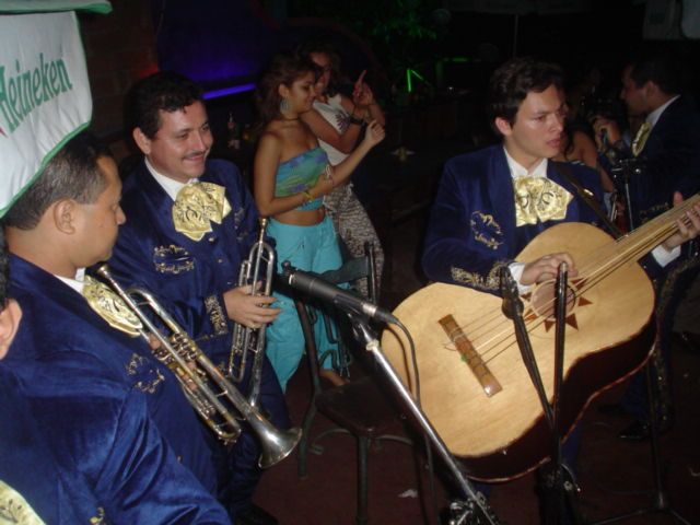 Foto 128 de Discoteca Afrika · - año 2004 · 20 de julio de 2004 en Discoteca Afrika, Bucaramanga