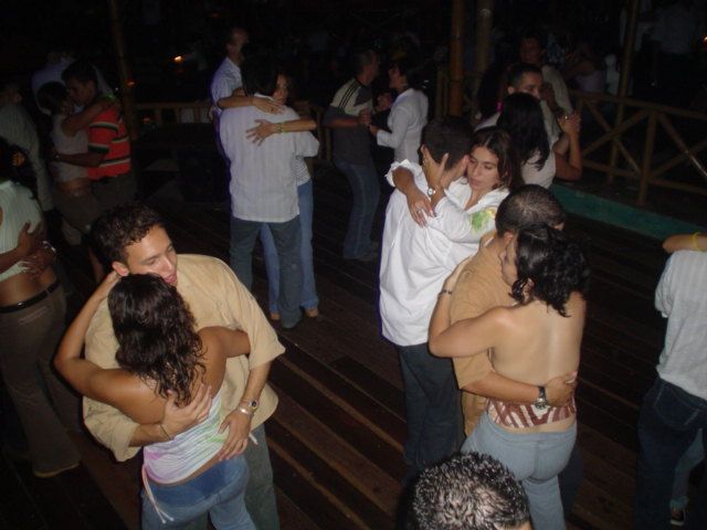 Foto 130 de Discoteca Afrika · - año 2004 · 20 de julio de 2004 en Discoteca Afrika, Bucaramanga