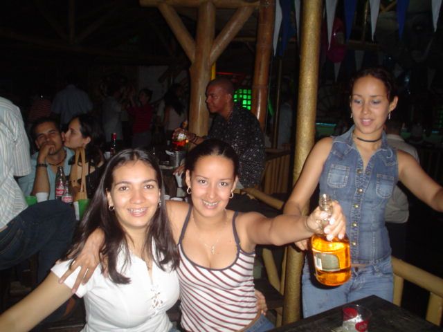 Foto 134 de Discoteca Afrika · - año 2004 · 20 de julio de 2004 en Discoteca Afrika, Bucaramanga