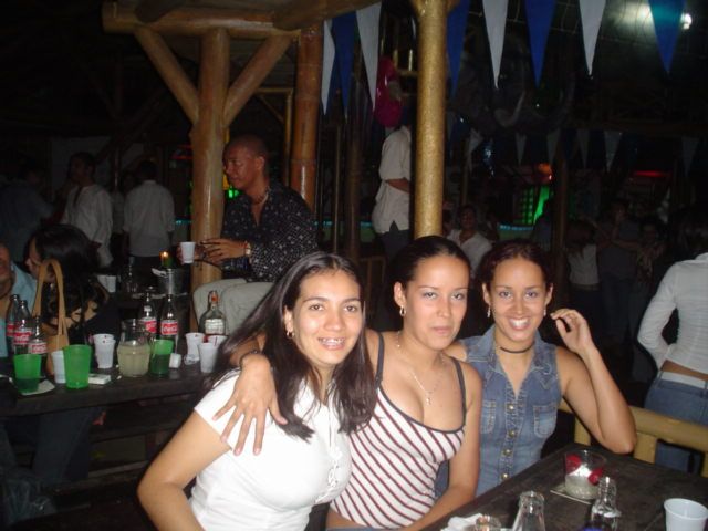 Foto 135 de Discoteca Afrika · - año 2004 · 20 de julio de 2004 en Discoteca Afrika, Bucaramanga
