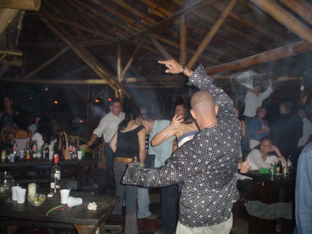Foto 139 de Discoteca Afrika · - año 2004 · 20 de julio de 2004 en Discoteca Afrika, Bucaramanga